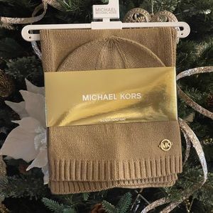 NWT$98 MICHAEL KORS Womens off white Classic Rib LOGO Charm Scarf Beanie Hat Set